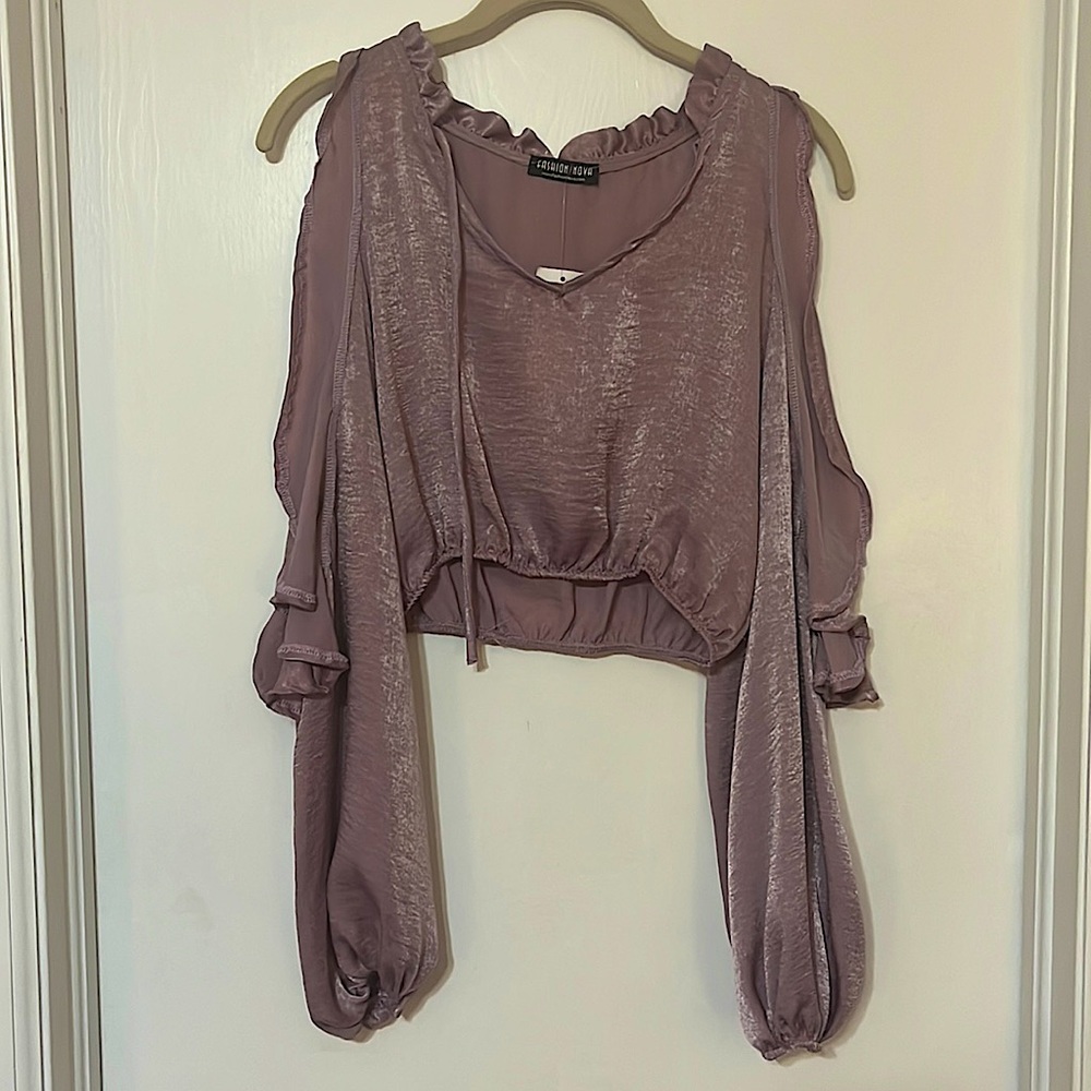Purple crop ruffled top *nwt*